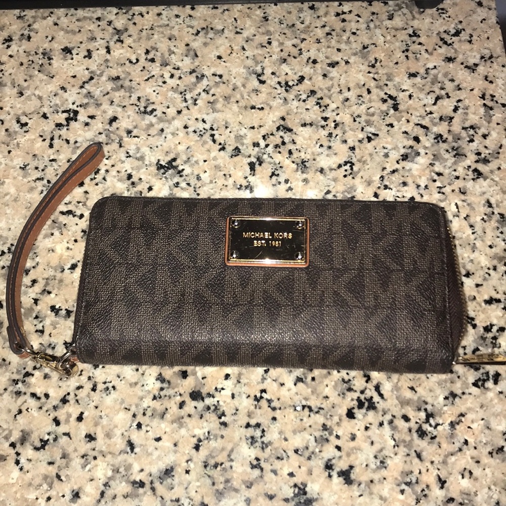 Great condition MK wristlet